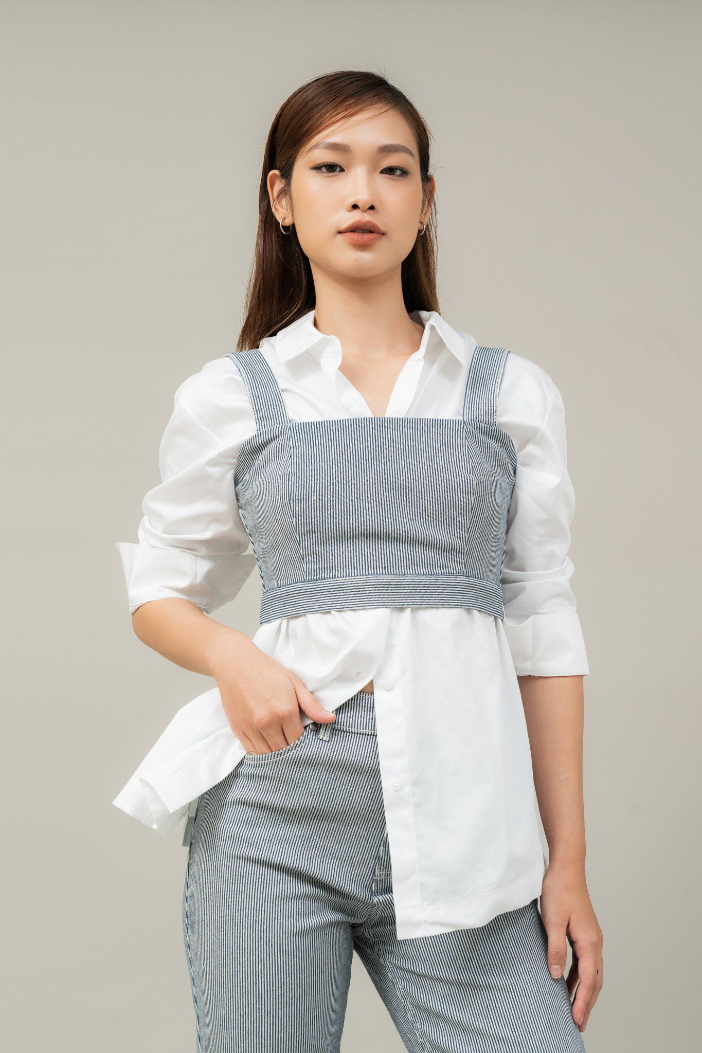  Áo nữ dáng ngắn vải denim kẻ 