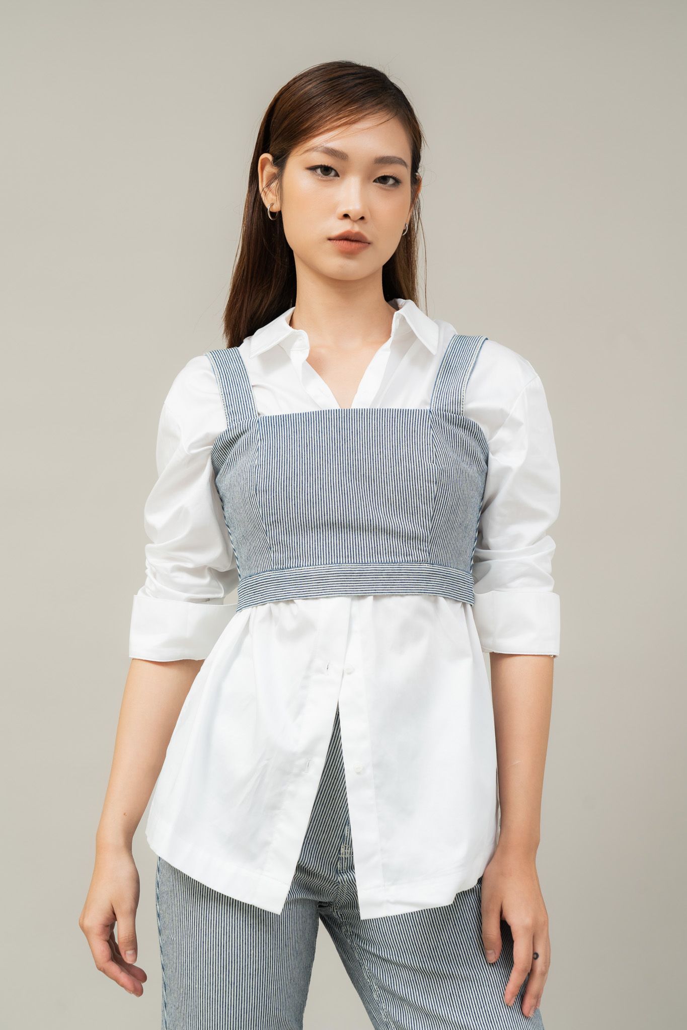  Áo nữ dáng ngắn vải denim kẻ 