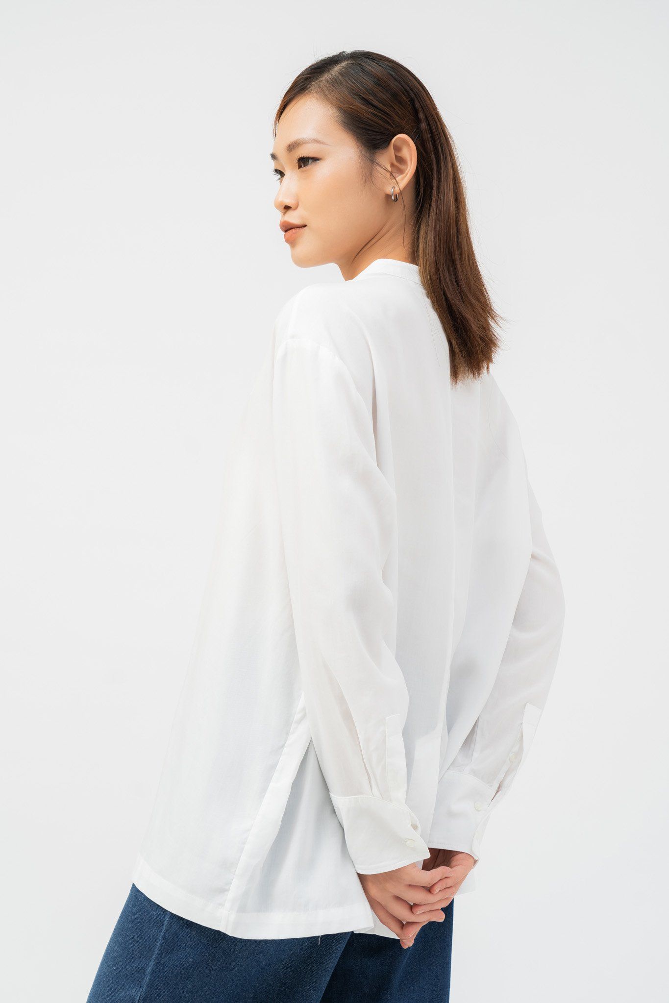  Áo sơ mi nữ cổ trụ xếp ly thân trước vải tencel 