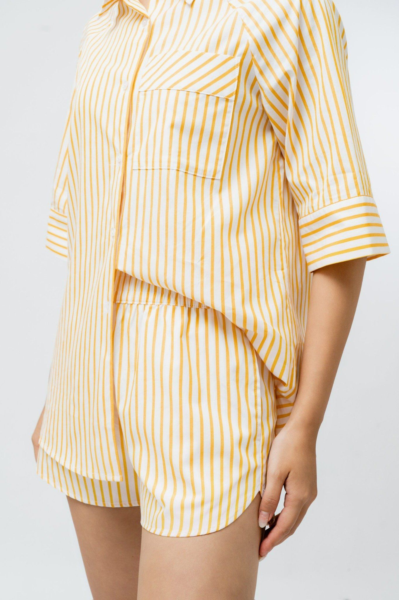  Quần short nữ kẻ cạp chun 