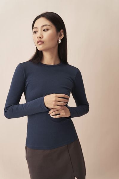  Áo phông nữ dài tay dáng ôm 