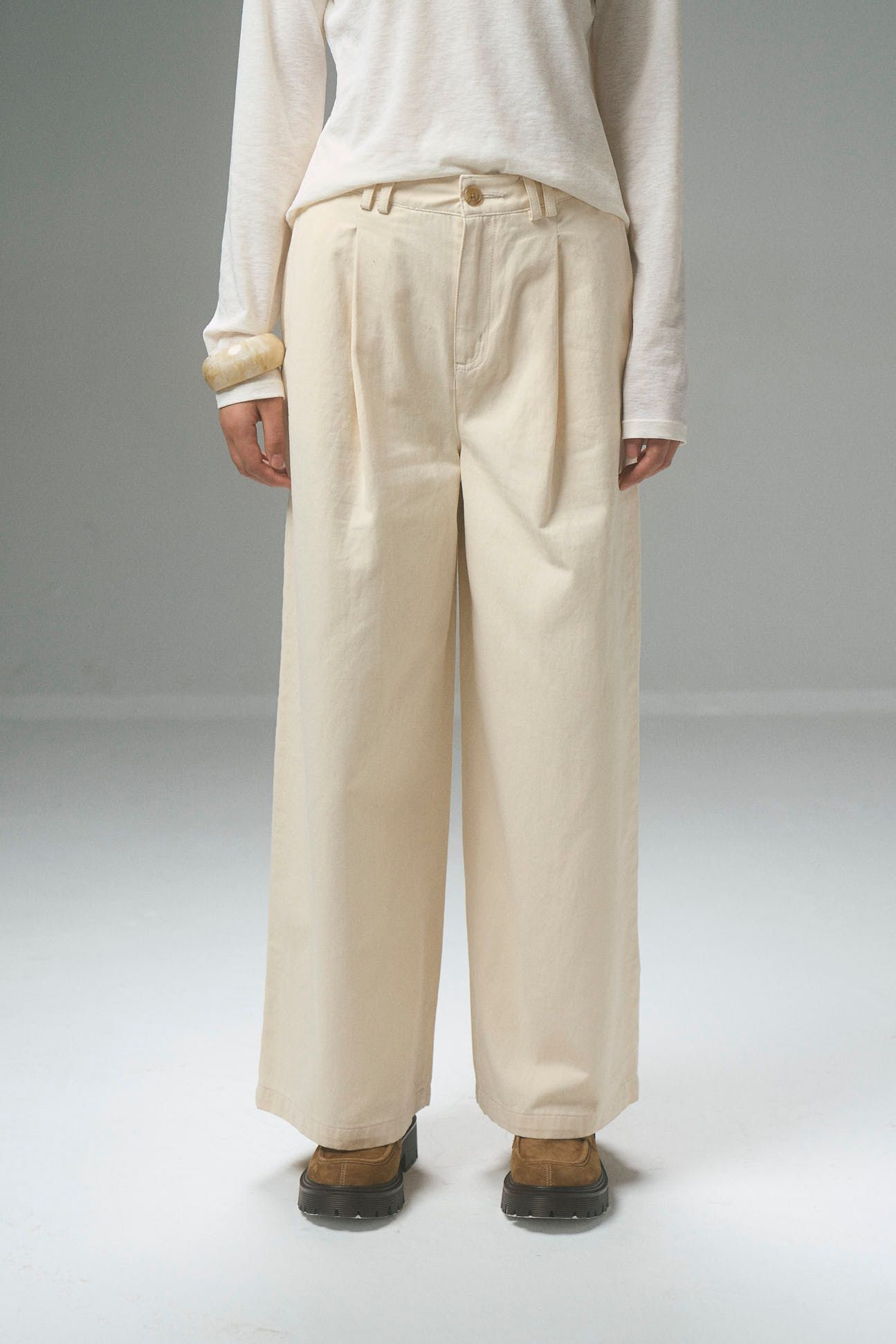  Quần khaki nữ có ly ống rộng 