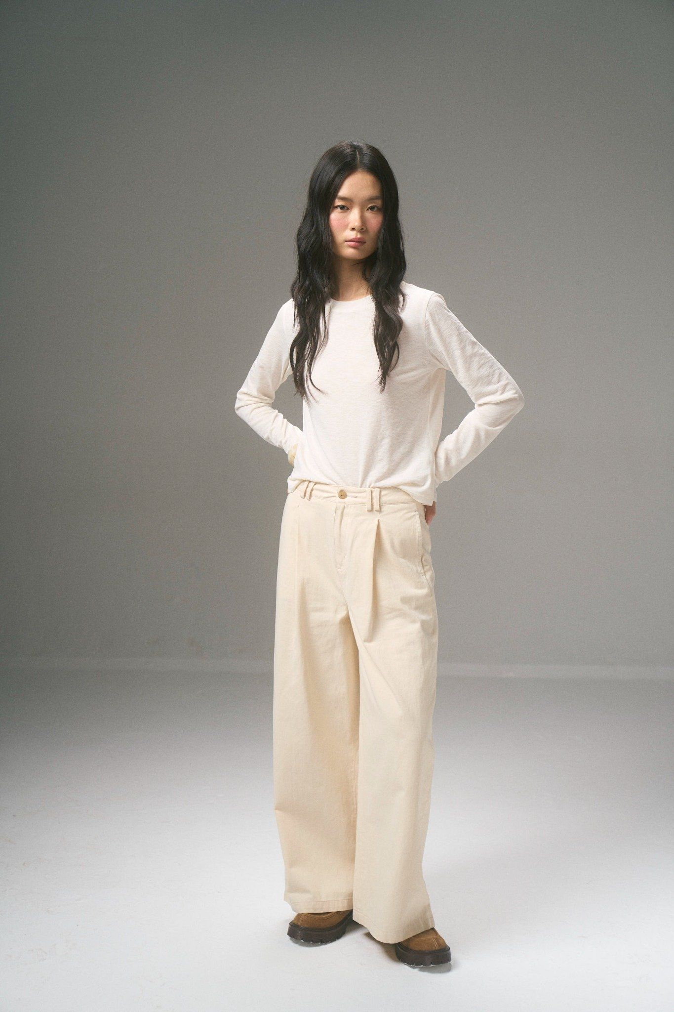  Quần khaki nữ có ly ống rộng 