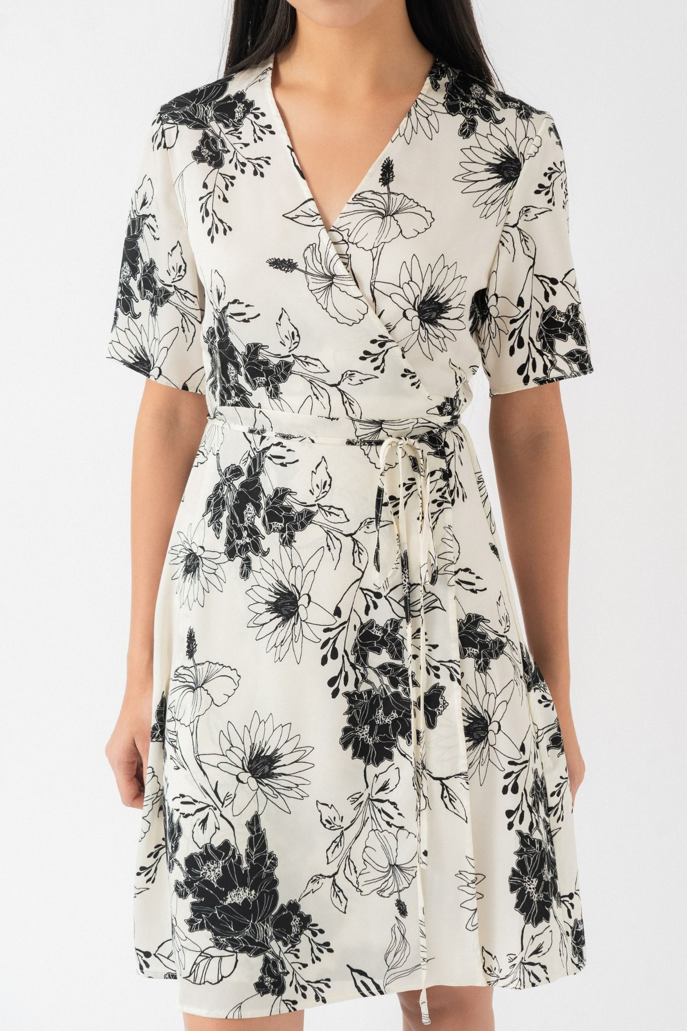  Đầm nữ kiểu wrap vải lụa satin in hoa 