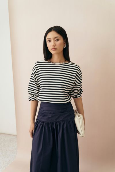  Áo phông nữ dài tay dáng rộng họa tiết kẻ 