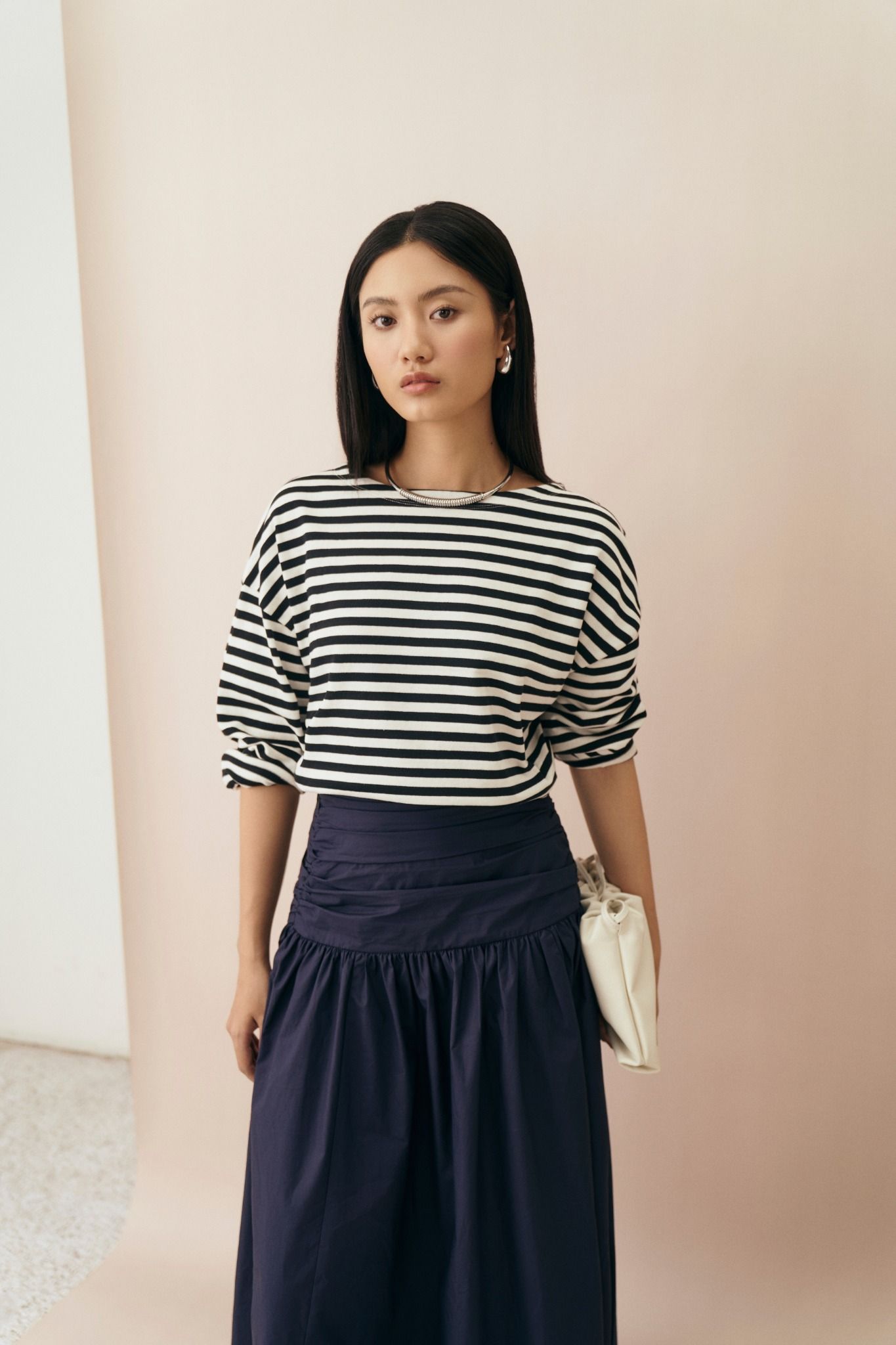  Áo phông nữ dài tay dáng rộng họa tiết kẻ 