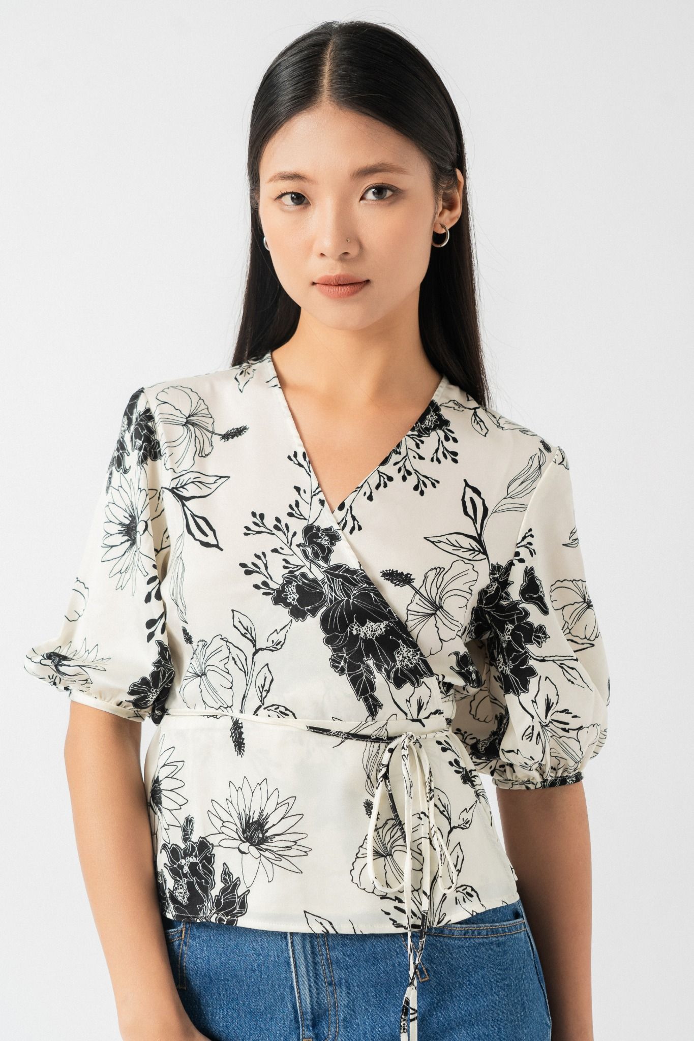  Áo nữ kiểu wrap vải lụa satin in hoa 