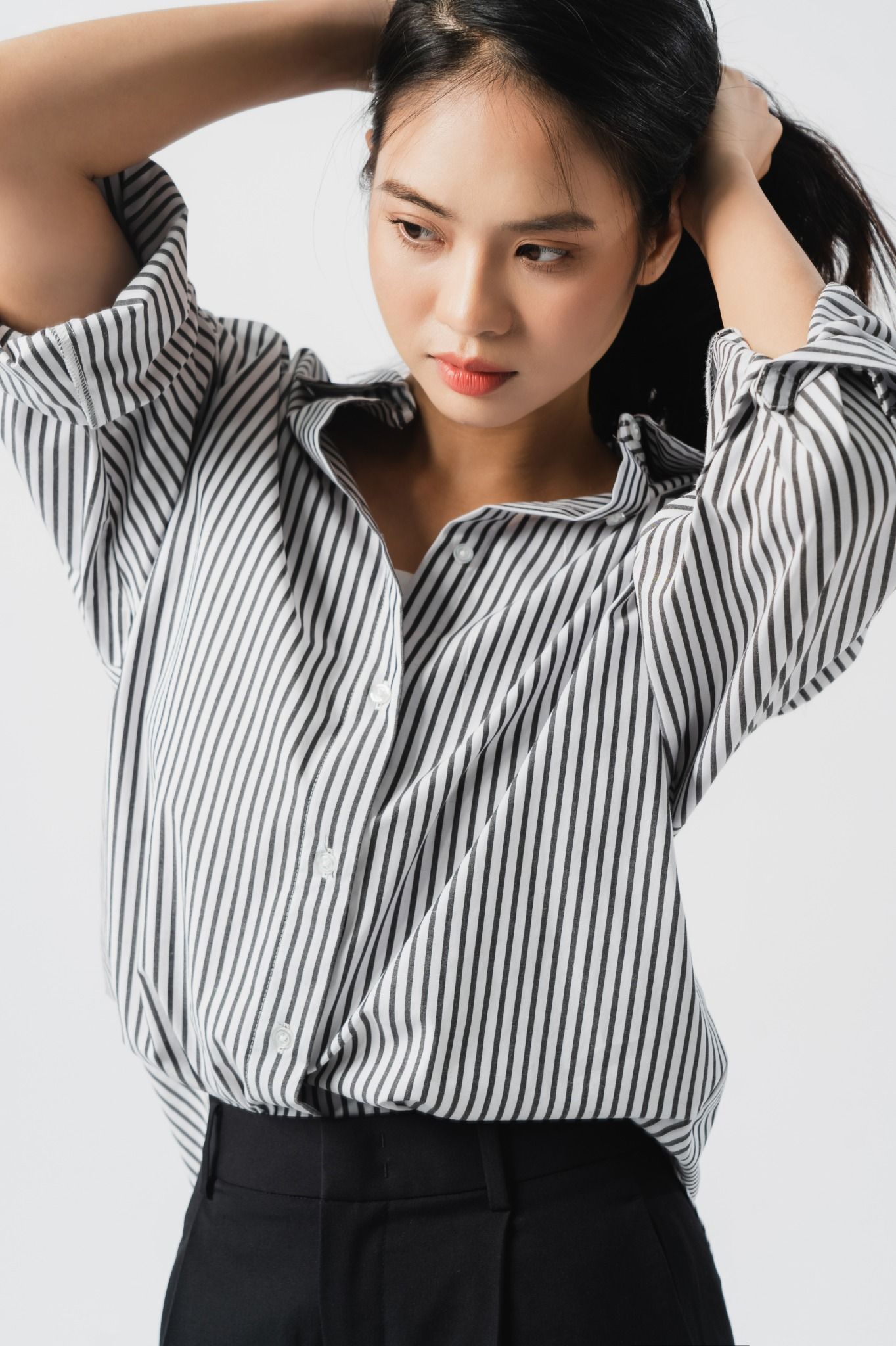  Áo sơ mi nữ vải kẻ poplin dáng relax 