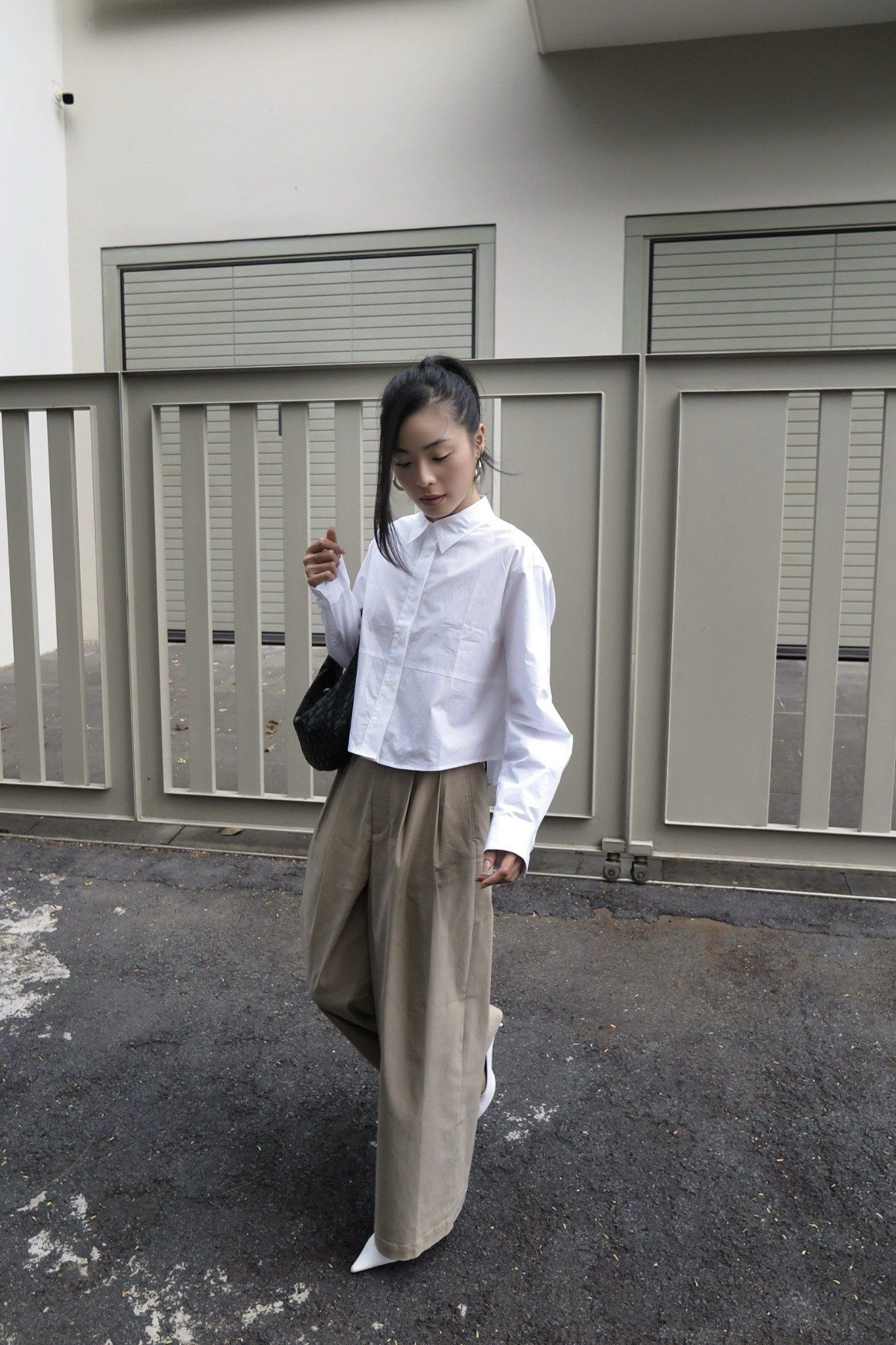  Quần khaki Nữ dáng Wide leg lửng xếp ly thân trước 