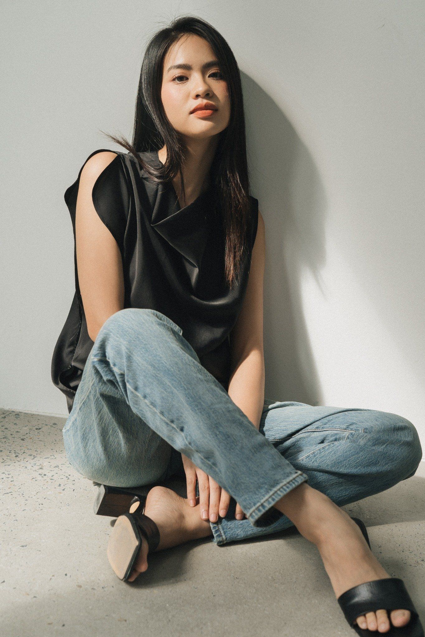  Áo nữ kiểu bất đối xứng vải lụa satin 