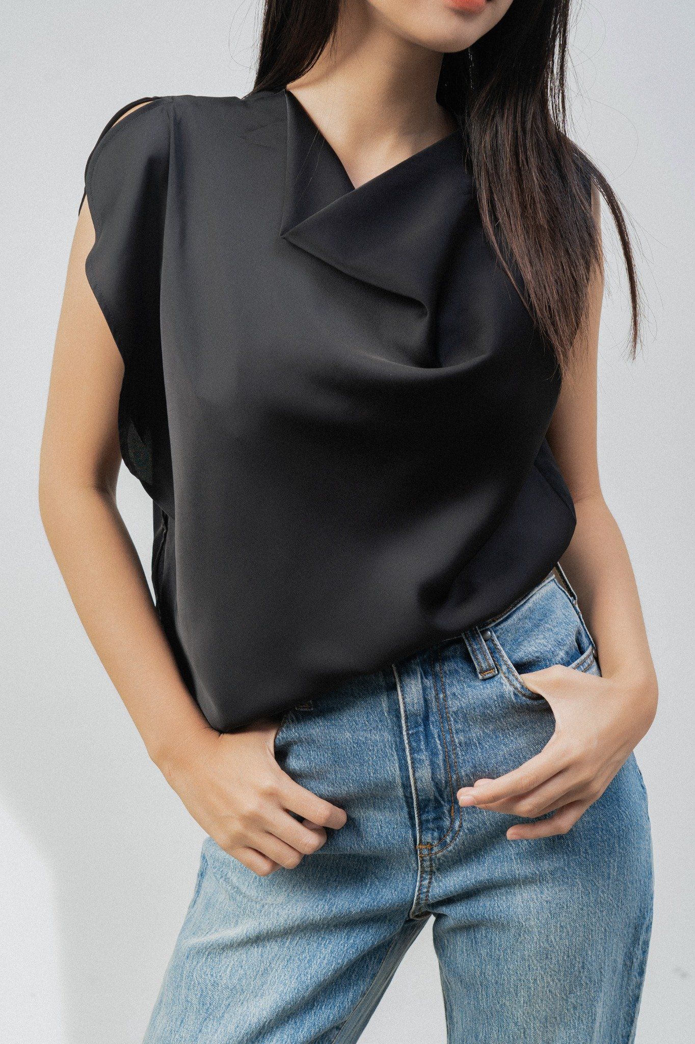  Áo nữ kiểu bất đối xứng vải lụa satin 