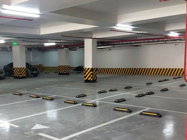 Chặn lùi xe cao su 003 có phản quang