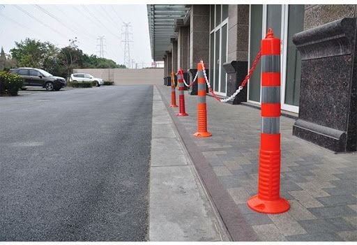 Cọc Tiêu Nhựa PE Phân Làn - Bảo Hộ Lao Động Vĩnh Xuyên