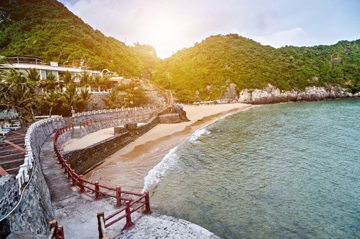 ĐẢO NGỌC CÁT BÀ - VỊNH LAN HẠ - HANG SÁNG HANG TỐI