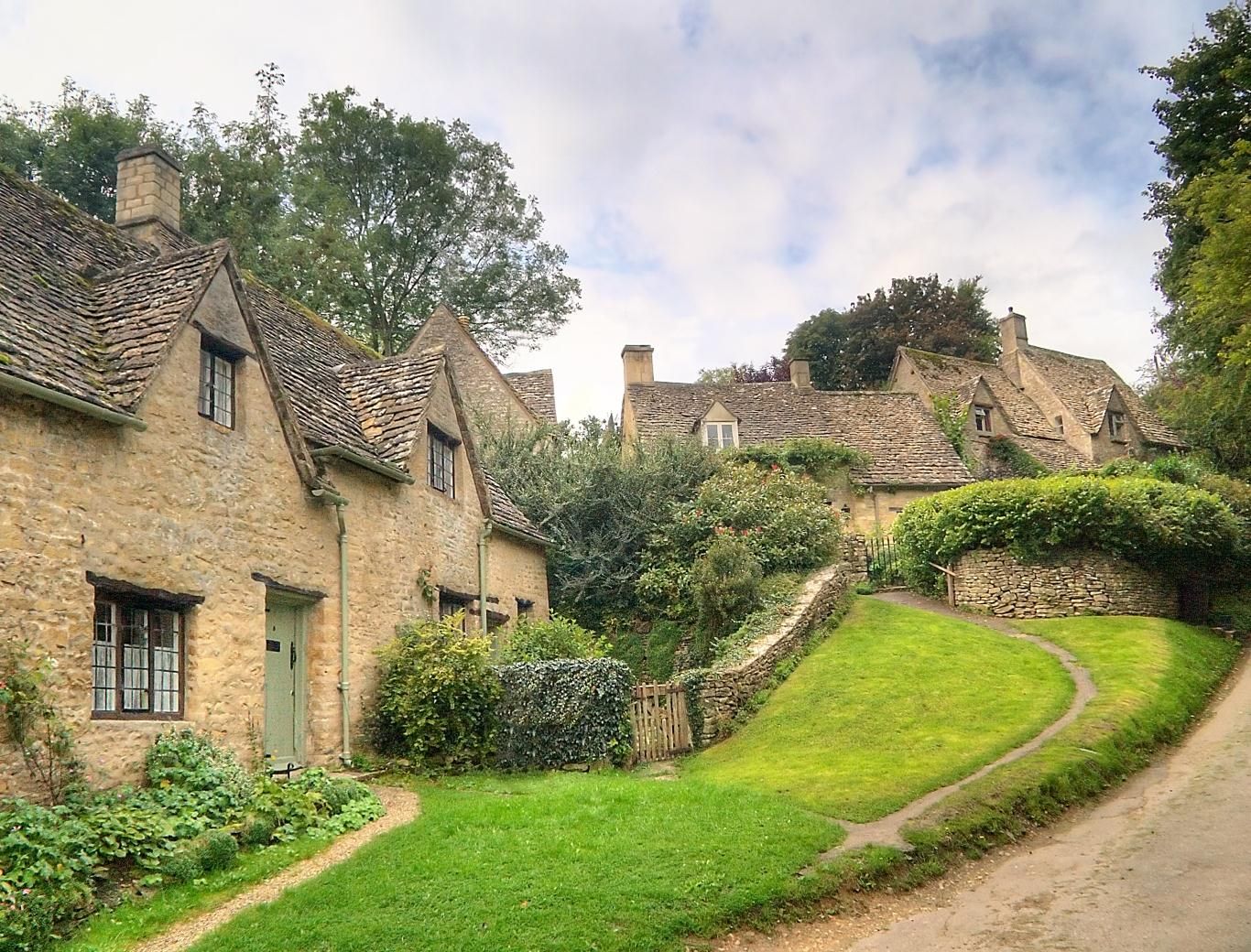HÀNH TRÌNH KHÁM PHÁ ĐẢO QUỐC SƯƠNG MÙ: VƯƠNG QUỐC ANH - XỨ WALES - SCOTLAND