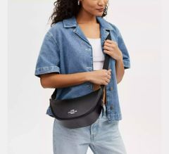 TX Túi Coach Pace bán nguyệt sz28*14*11 MS680
