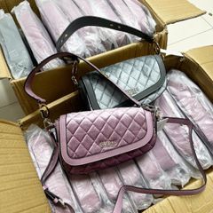 TX Túi Guess dáng lệch bầu nhung sz23*16*6 BO385