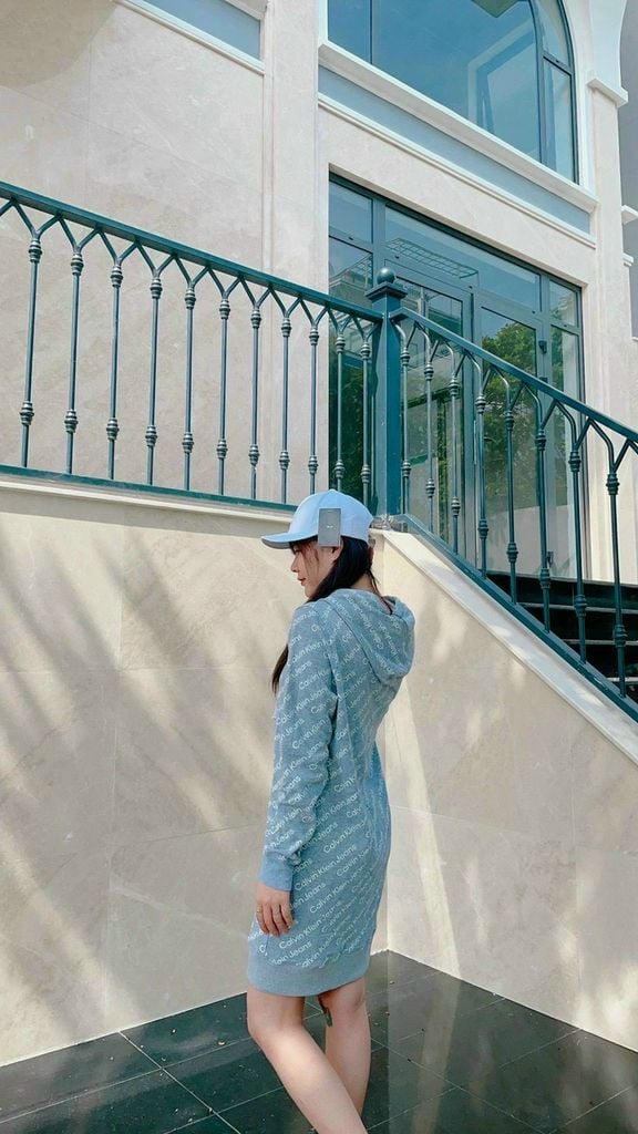 QA Đầm Calvin Klein cổ mũ chùm đầu BO390