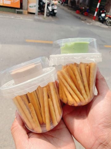 Food & Drinks Bánh Que Chấm Kem Dâu