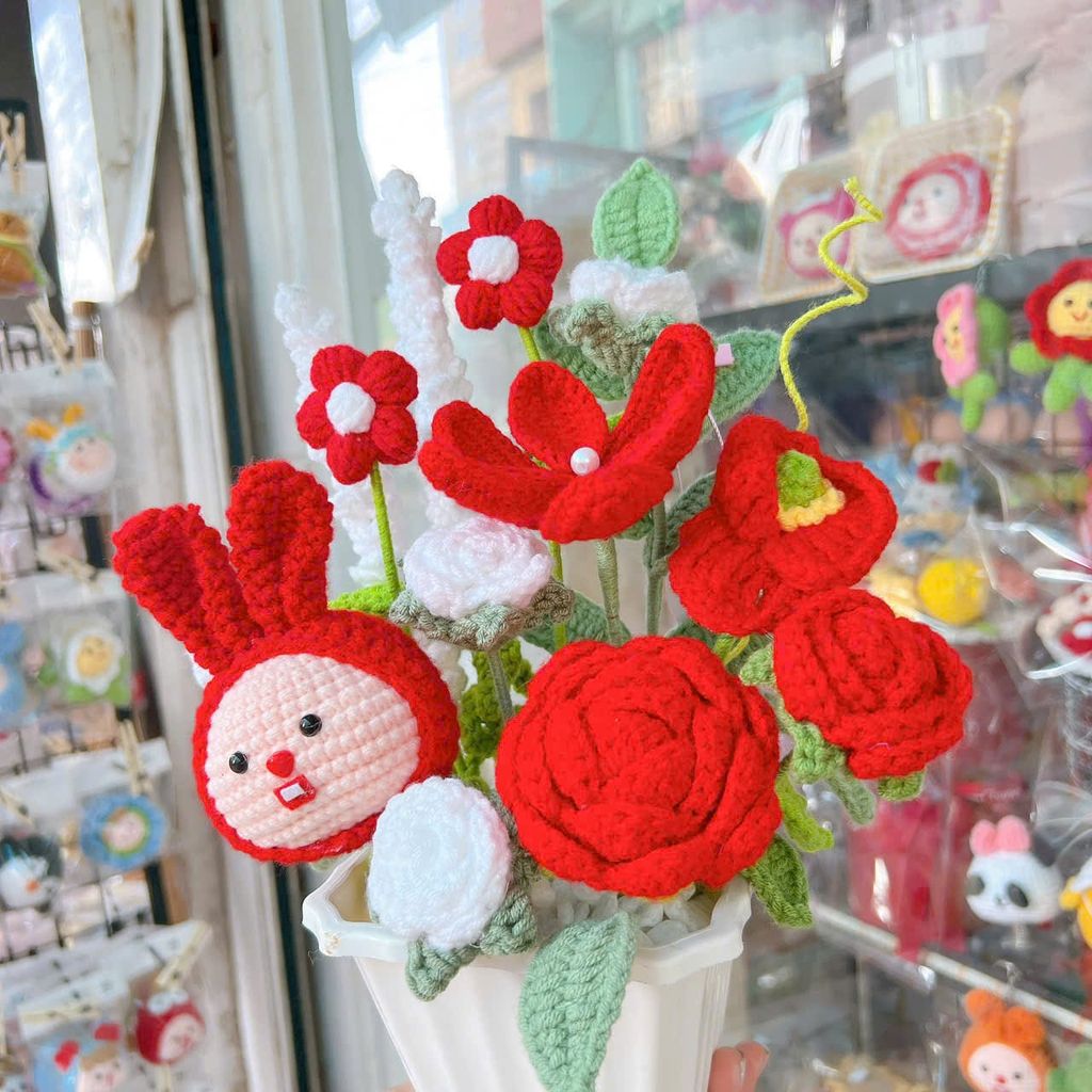 Chậu Hoa Thỏ Đỏ Xinh Xắn