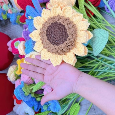 Cành Hoa Hướng Dương Khổng Lồ