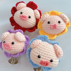 Lúc Lắc Con heo Viền Hoa