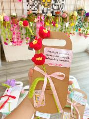 Bìa giấy kraft gắn hoa, cành thú