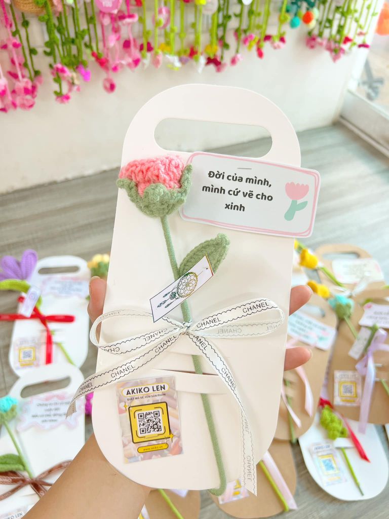 Bìa giấy kraft gắn hoa, cành thú