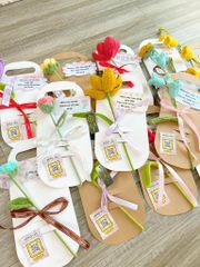 Bìa giấy kraft gắn hoa, cành thú