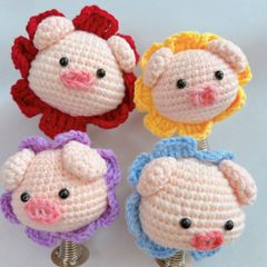 Lúc Lắc Con heo Viền Hoa