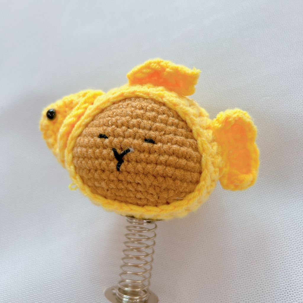 Lúc Lắc Capybara Cá Vàng