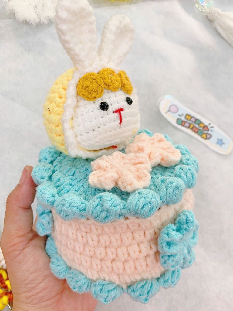 Bánh Kem Thỏ Vàng