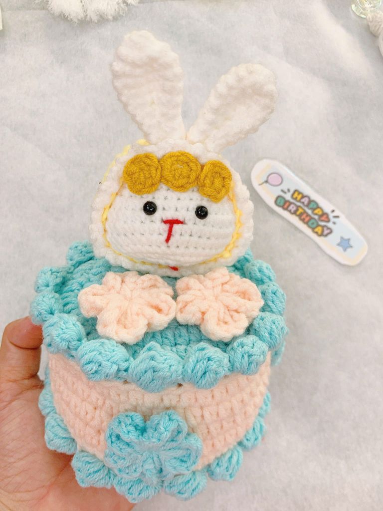 Bánh Kem Thỏ Vàng