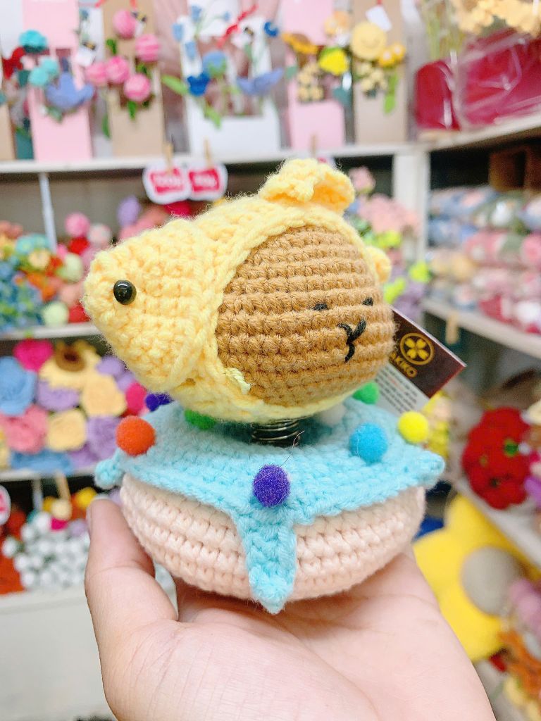 Đế Donut Lúc Lắc Capybara Vàng