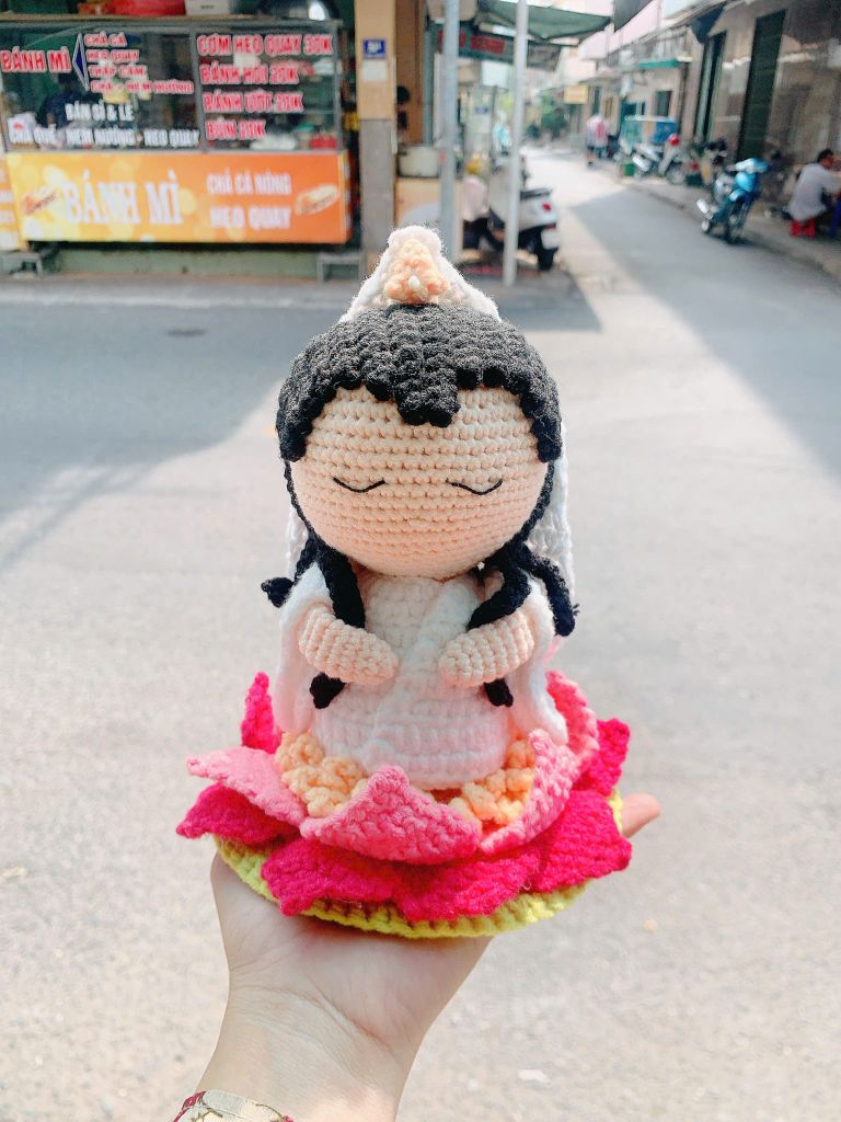 Tượng Quan Âm Bồ Tát Ngồi Thiền Hoa Sen