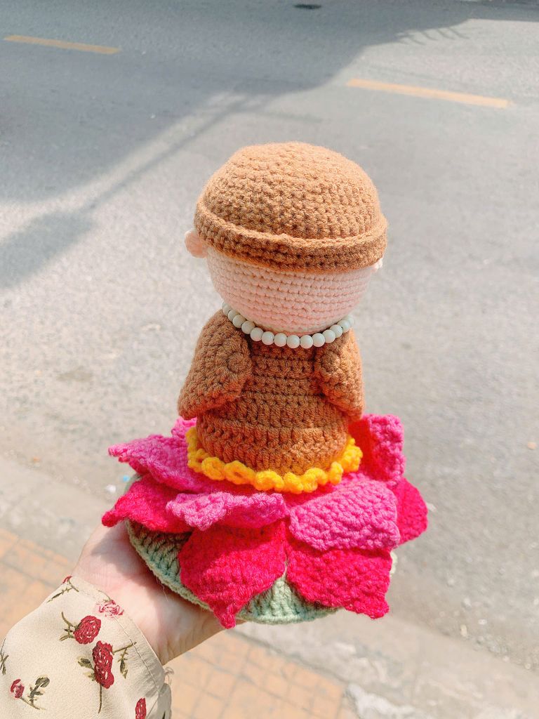 Tượng Chú Tiểu Ngồi Thiền Hoa Sen