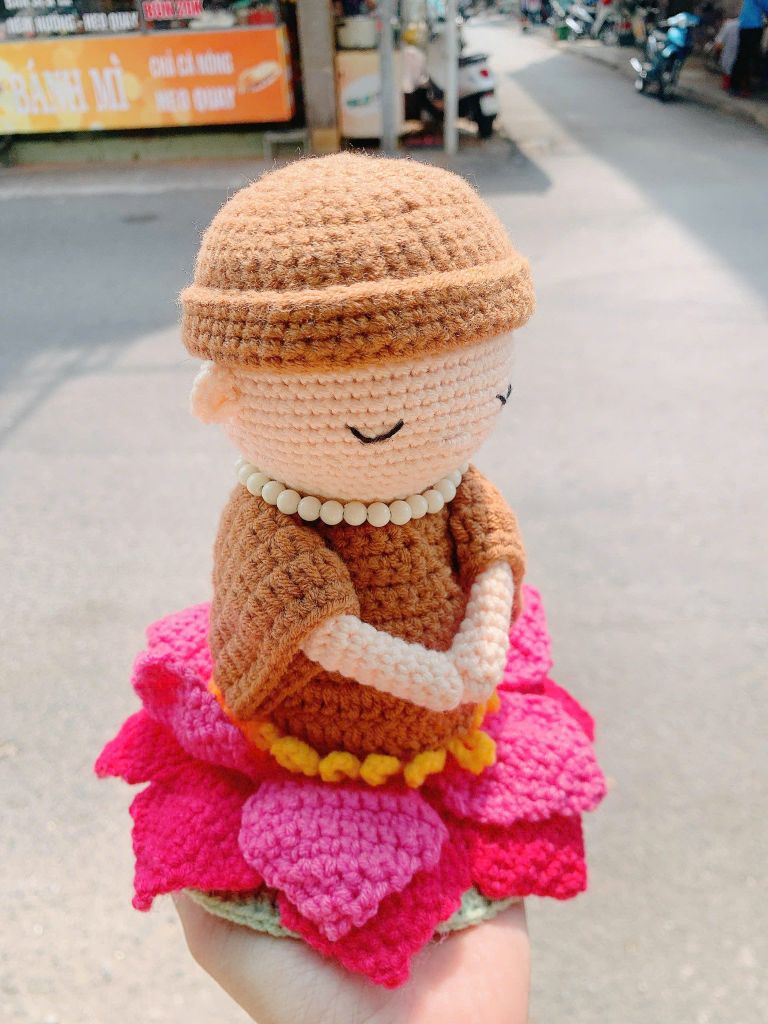 Tượng Chú Tiểu Ngồi Thiền Hoa Sen