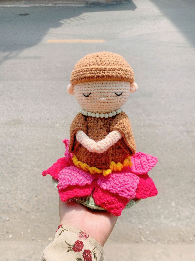 Tượng Chú Tiểu Ngồi Thiền Hoa Sen