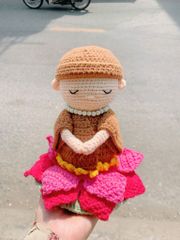 Tượng Chú Tiểu Ngồi Thiền Hoa Sen