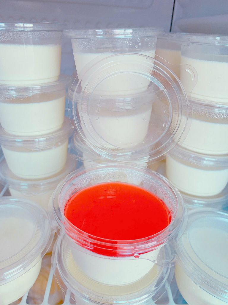 Food & Drinks Panna Cotta Dâu