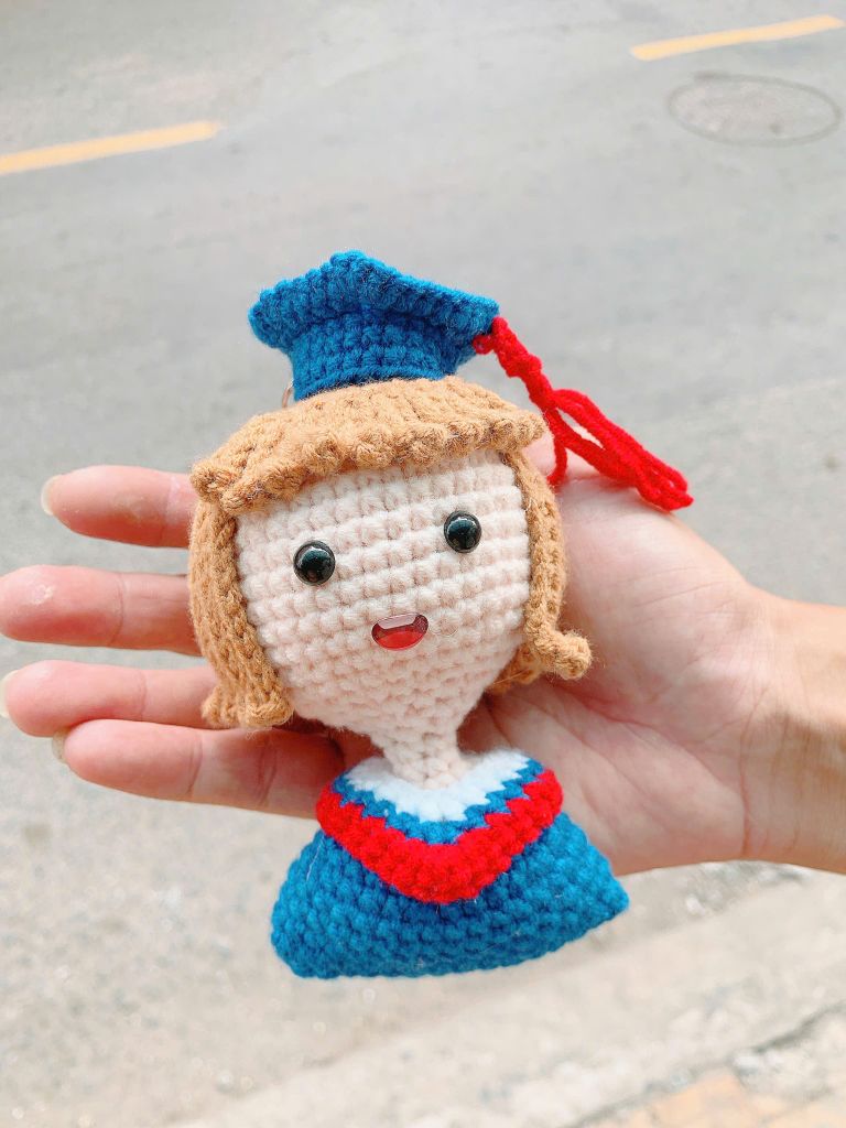 Móc Khóa Búp Bê Tốt Nghiệp Mẫu 01