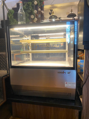 Tủ bánh kem mini để bàn 70cm kính vuông
