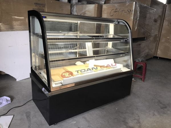Tủ bánh kem BERJAYA kính cong CCS15SB13-2FB