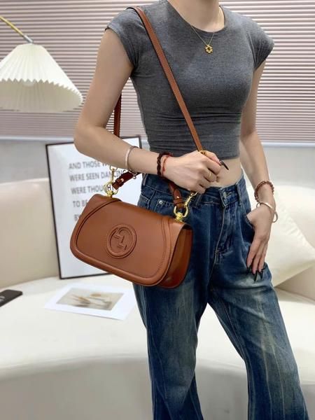 Túi Xách Nữ Màu Da Bò Logo GC KT 26x9x16cm
