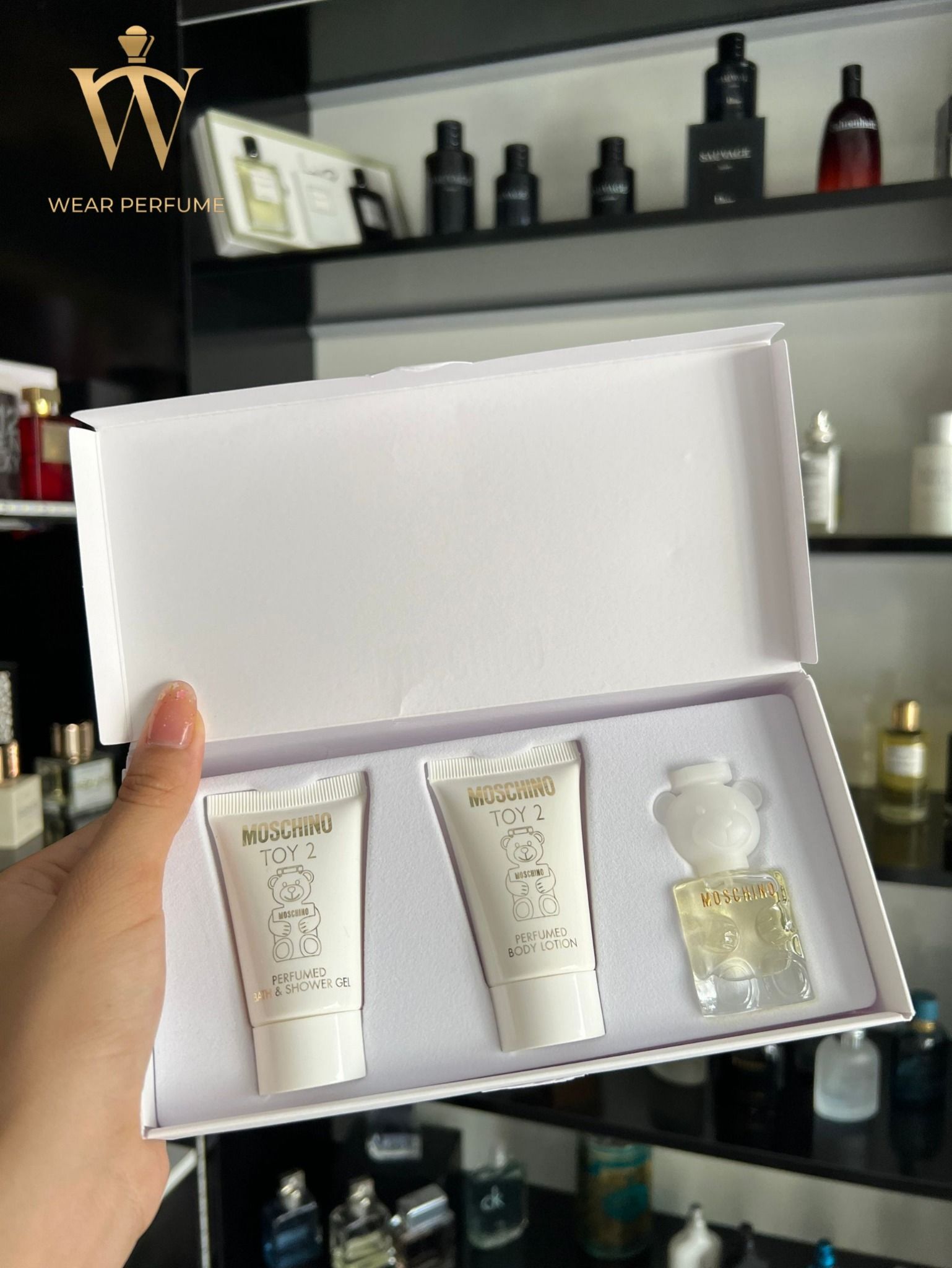  Set Nước Hoa Nữ Moschino Toy 2 Gấu Trắng Mini ( Nước hoa 5ml + Dưỡng Thể 25ml + Sữa Tắm 25ml) 