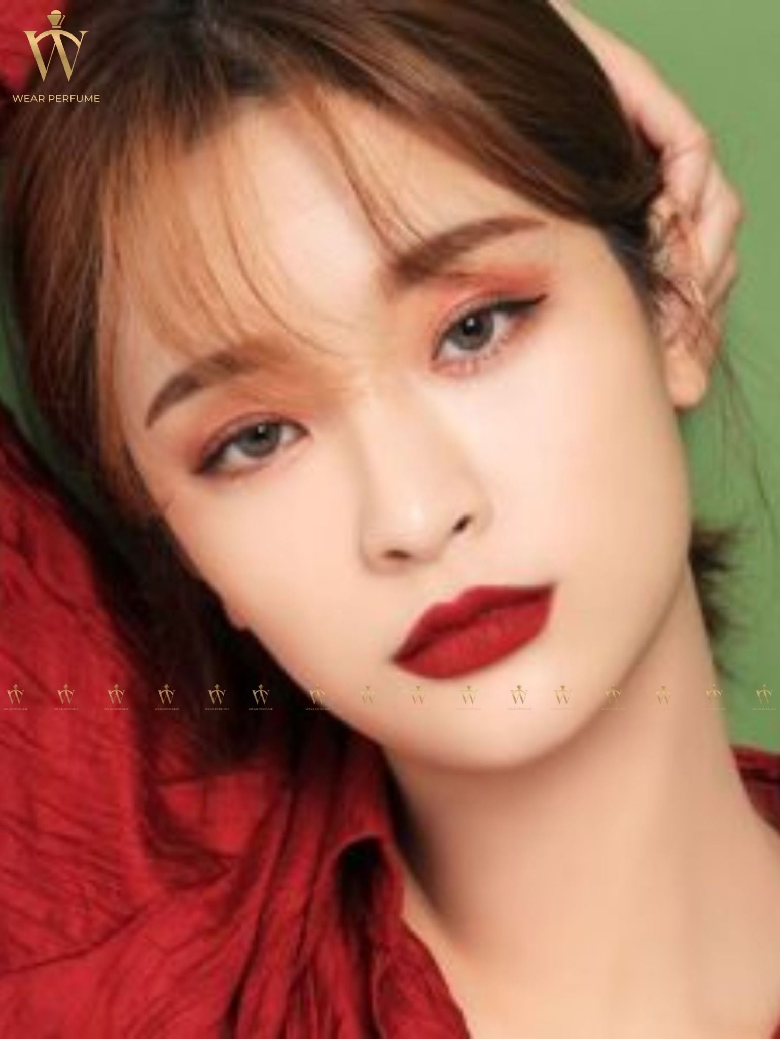  Son Kem Tom Ford Liquid Lip Luxe Matte 126 Illicit Kiss – Màu Đỏ Rượu Vang 