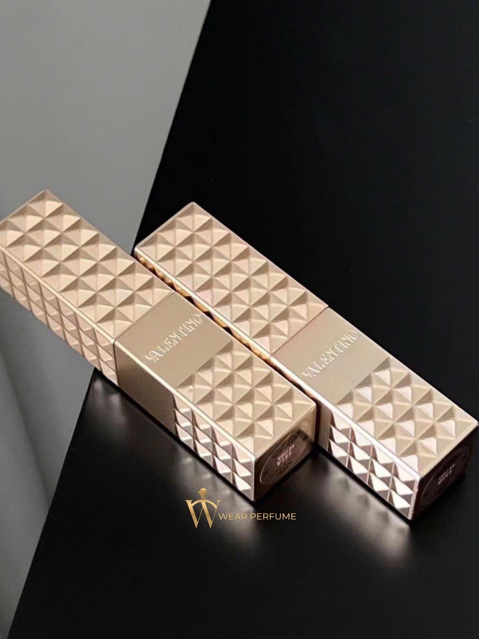  Son Valentino Spike Buttery Matte Lip Color 111A Undressed Velvet - Màu Đỏ Hồng Đất 