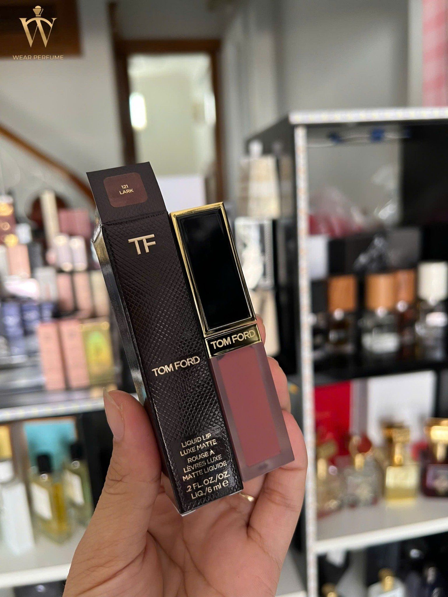  Son Kem Tom Ford Liquid Lip Luxe Matte 121 Lark – Màu Hồng Đất 