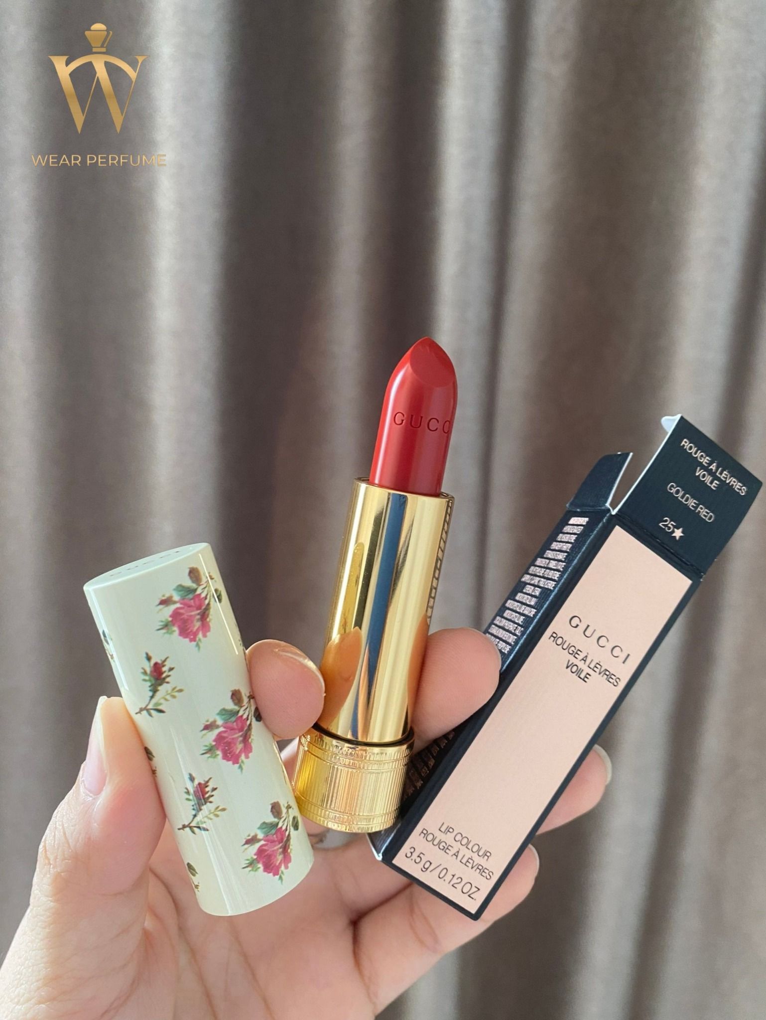  Son Gucci Rouge À Lèvres Voile 25 Goldie Red (Vỏ Hoa) – Màu Đỏ Tươi 