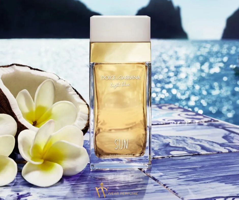 Dolce and gabbana light blue sun women's sale